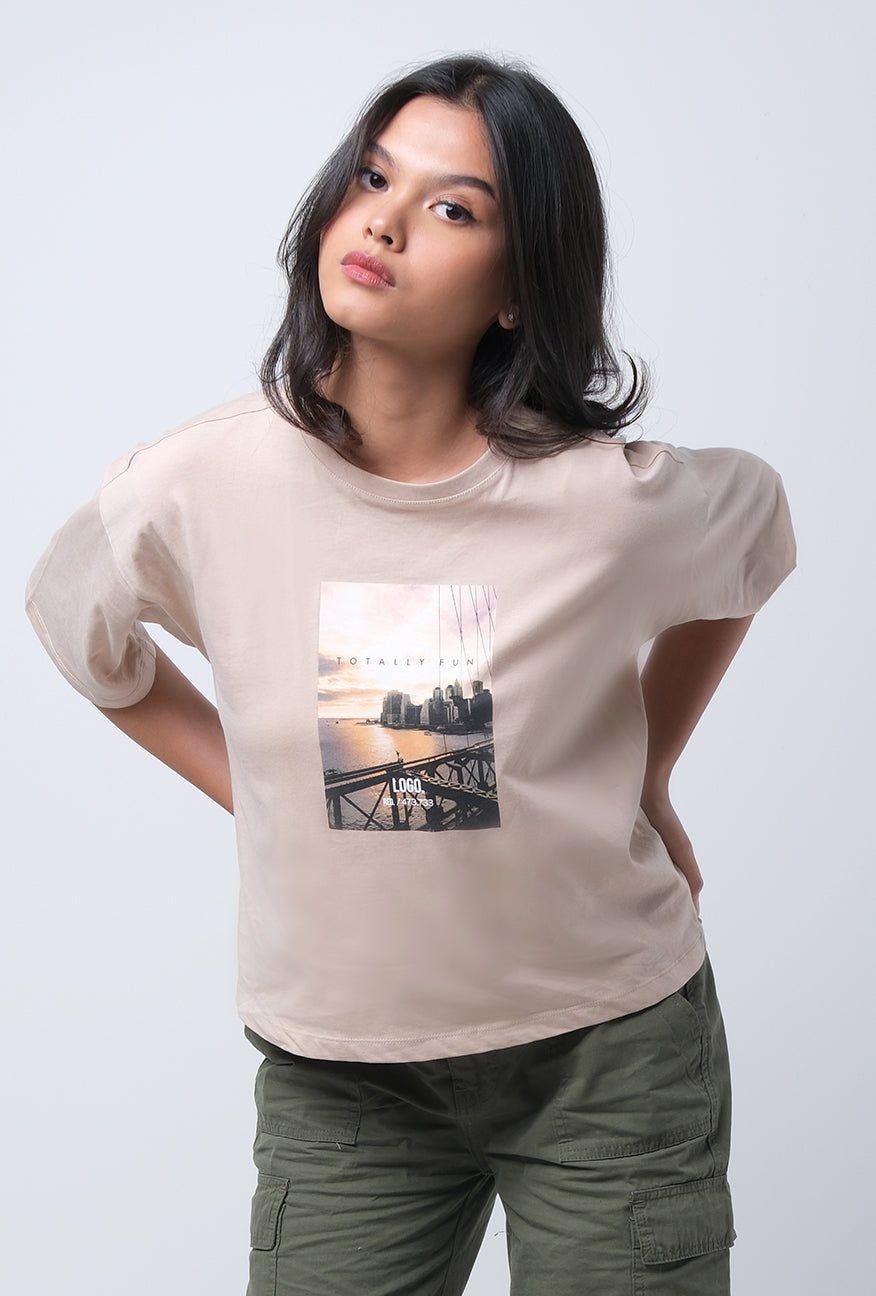 T-Shirt Lengan Pendek Frida Cream