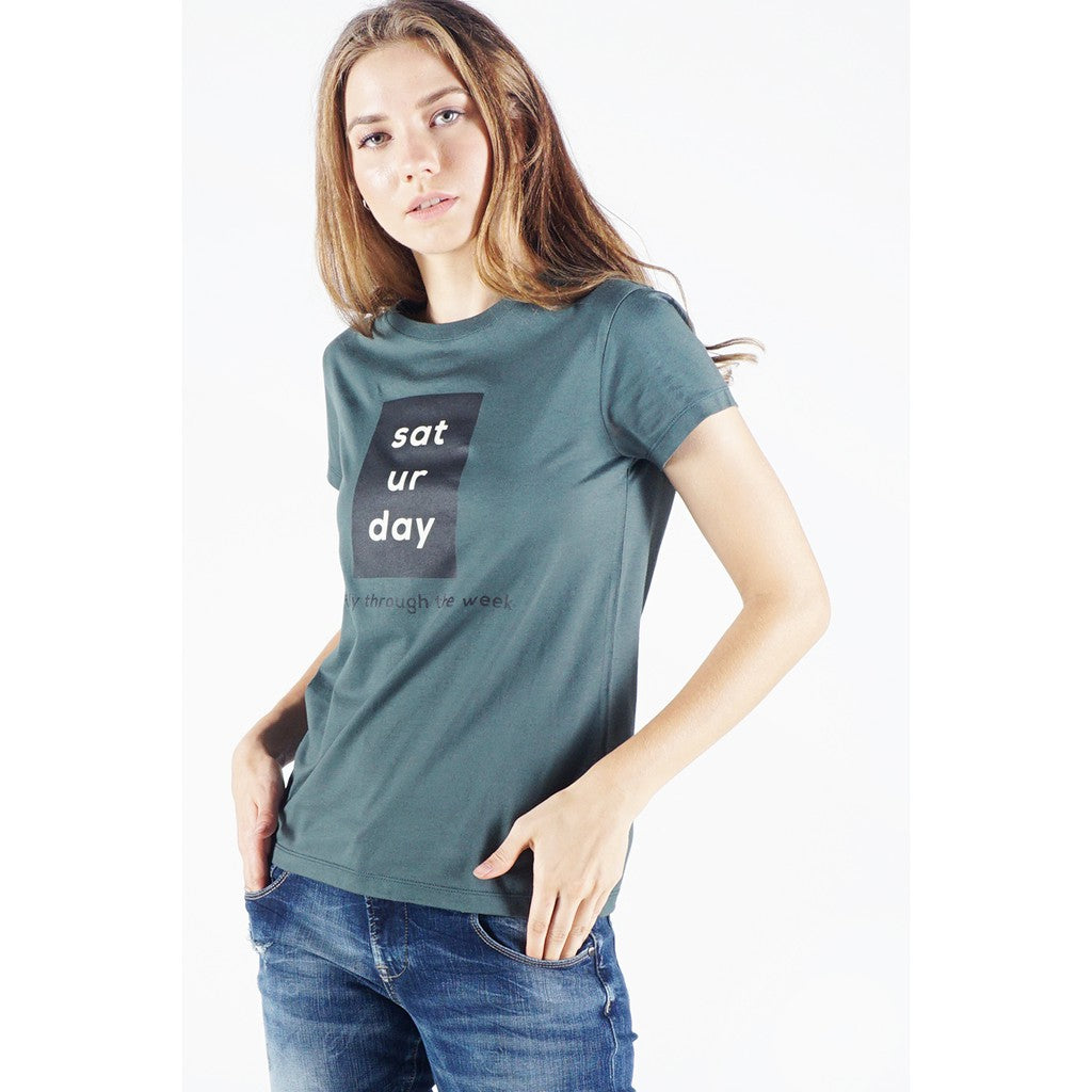 T-Shirt Lengan Pendek Finally Green