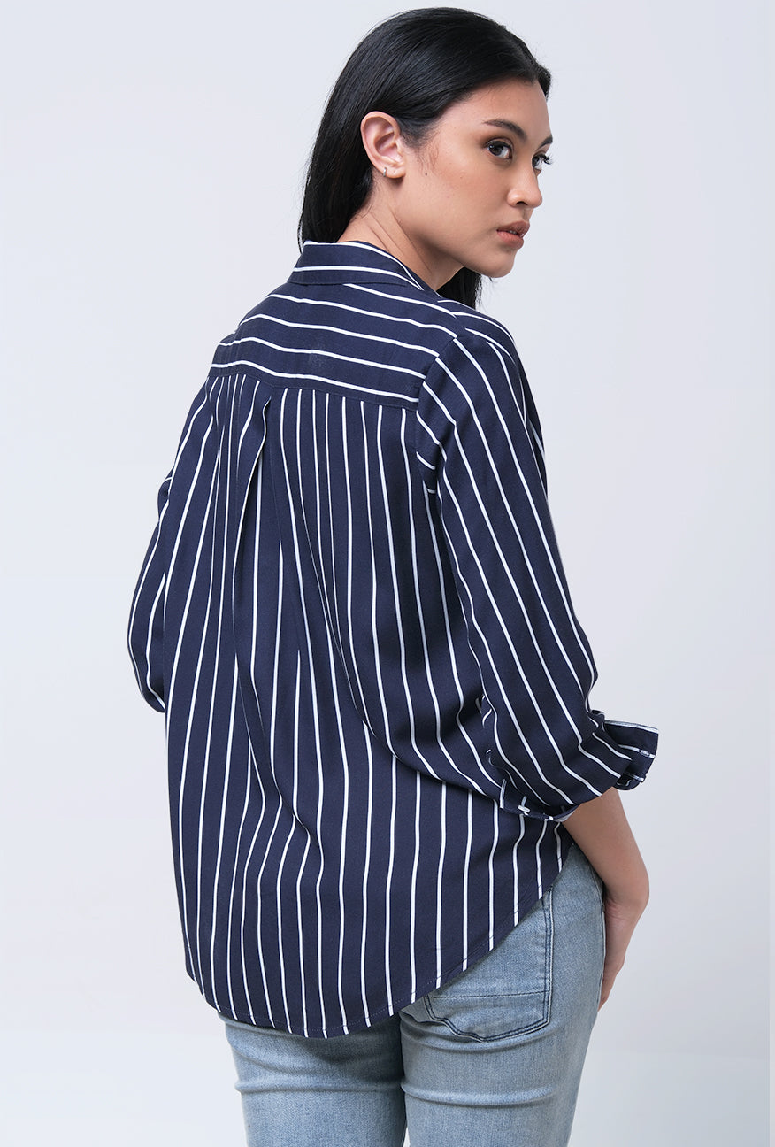 Kemeja Lengan Panjang Qreane Navy White