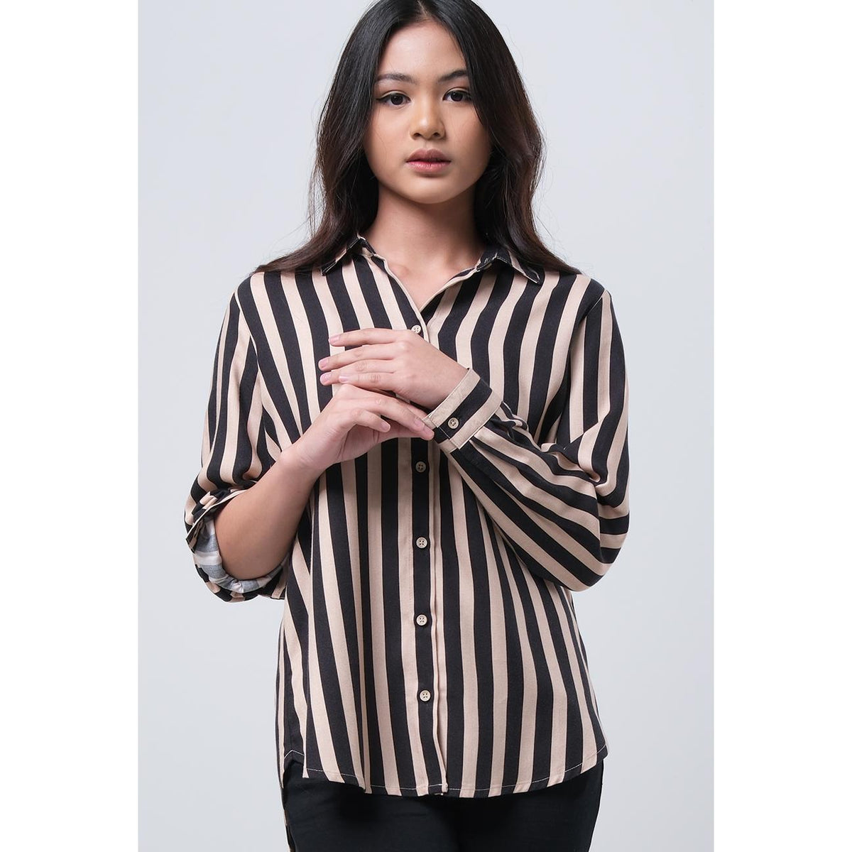 Kemeja Lengan Panjang Storia Khaki Black
