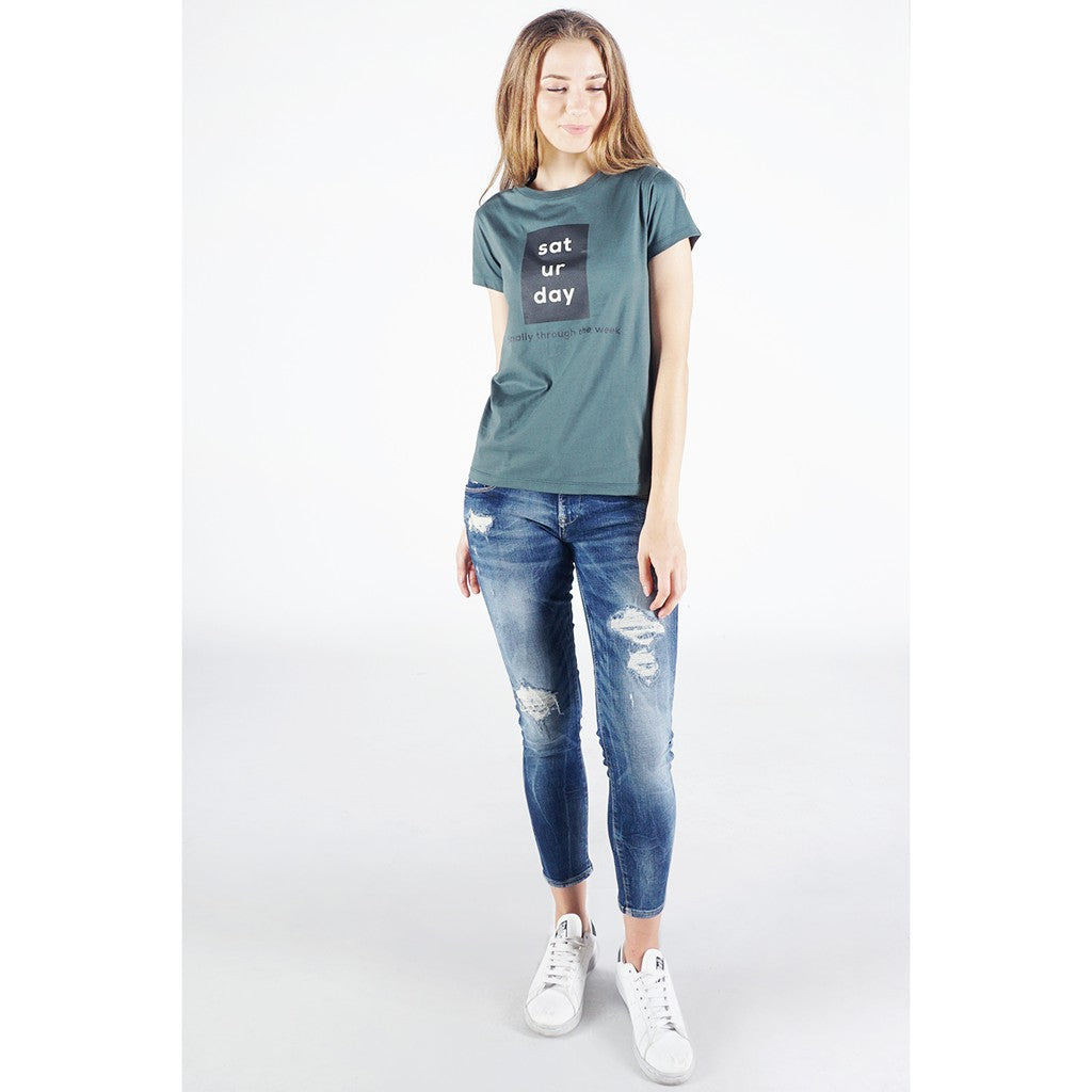 T-Shirt Lengan Pendek Finally Green