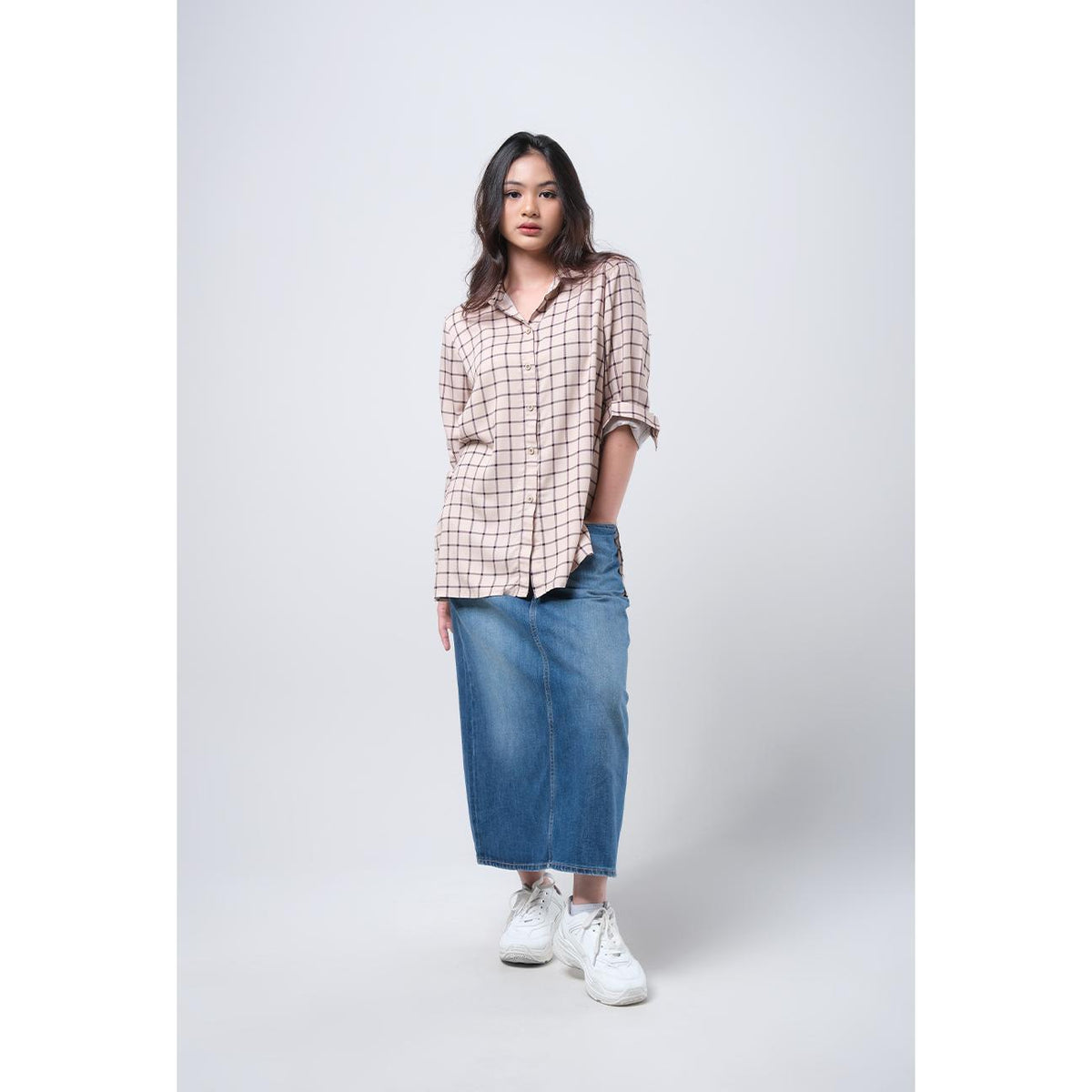 Kemeja Lengan Panjang Isyana Khaki Black