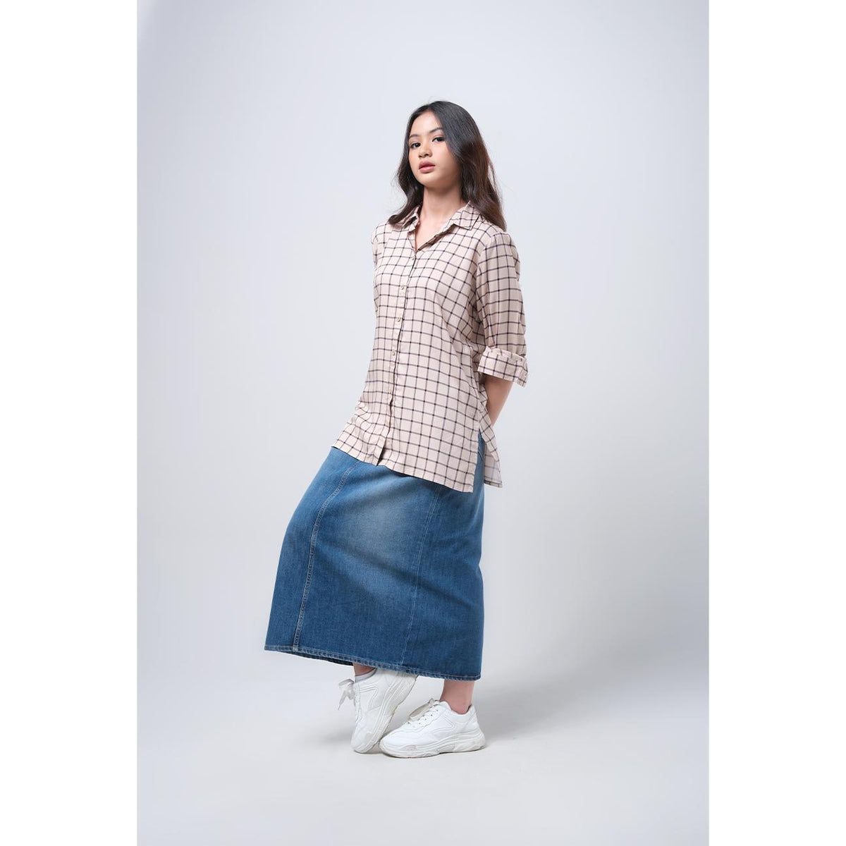 Kemeja Lengan Panjang Isyana Khaki Black