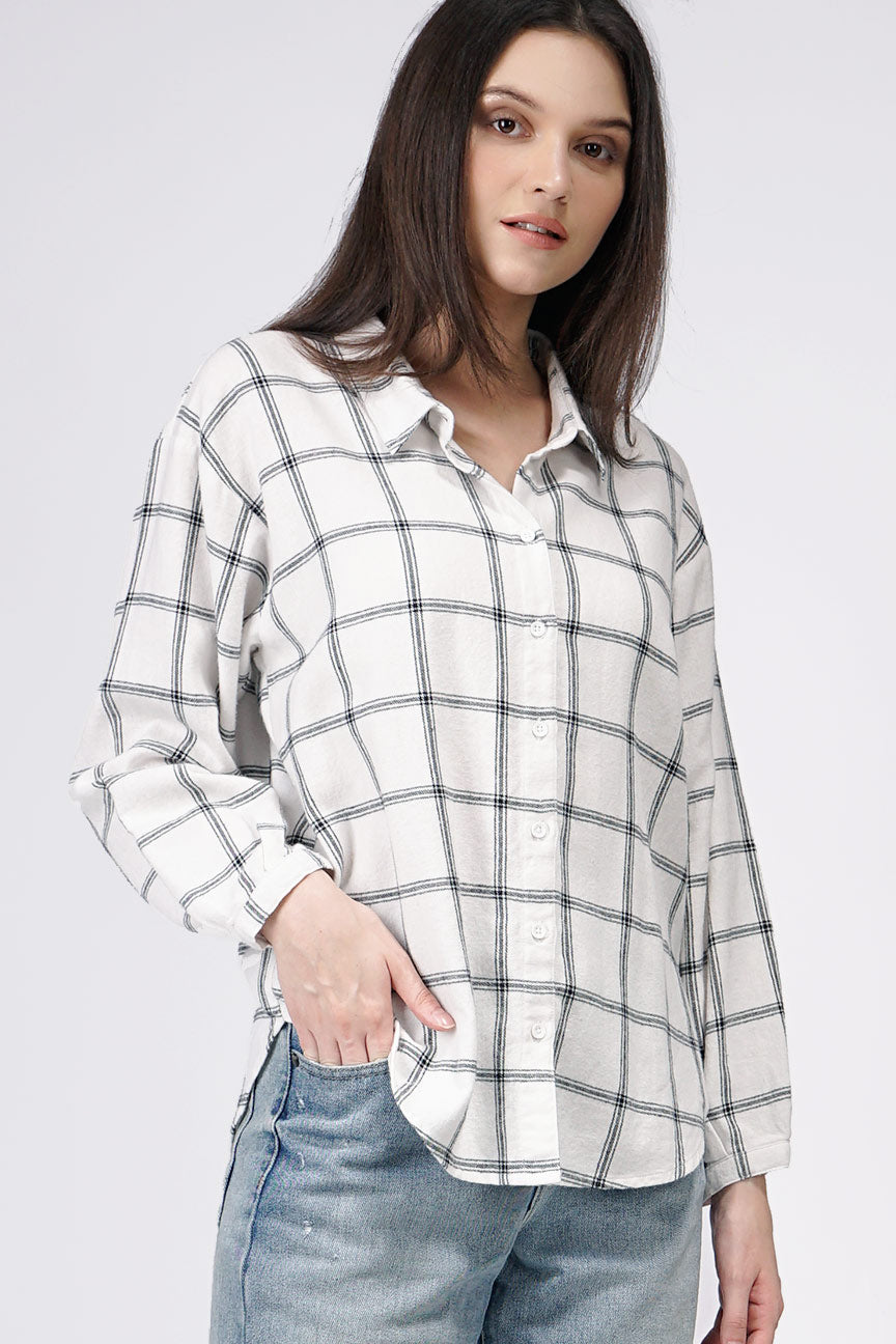 Kemeja Flanel Panjang Dyeva White Black