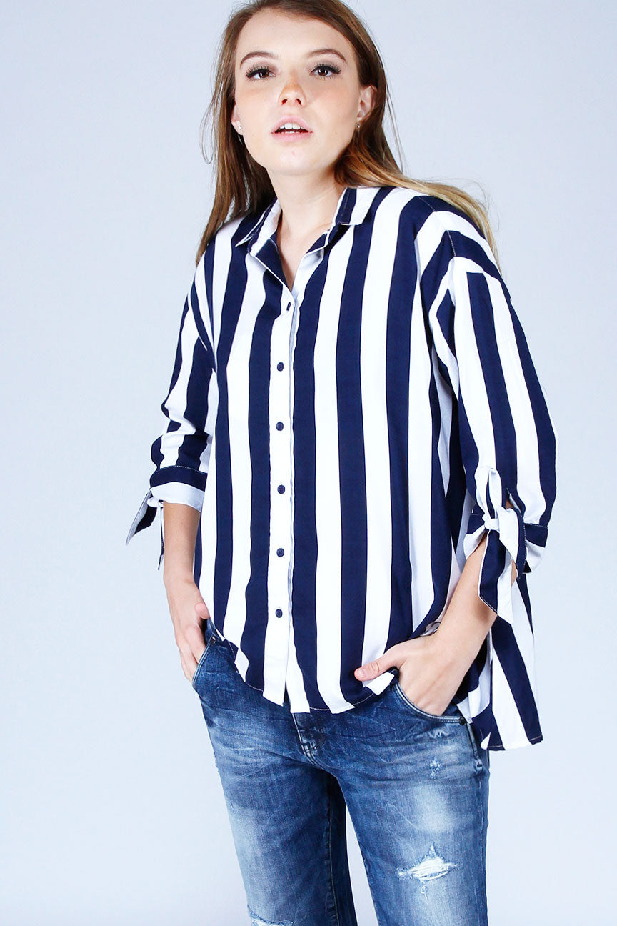 Kemeja Lengan Panjang Warner Navy White